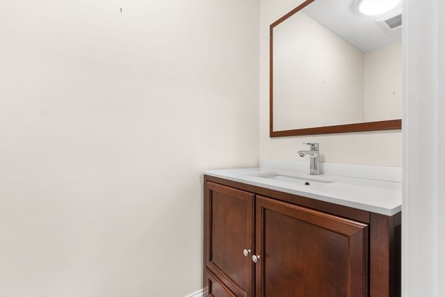 14 Williams C17, Danvers, MA 01923