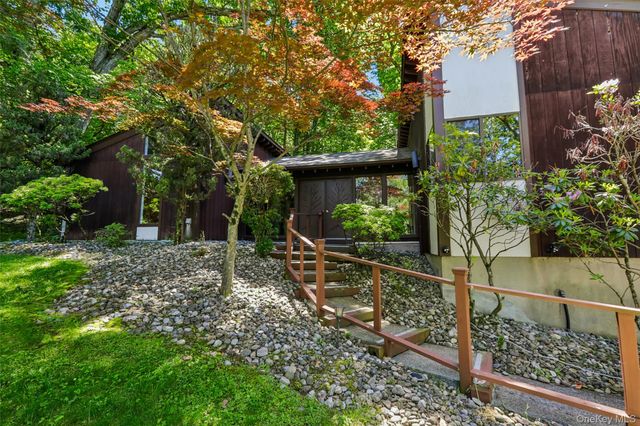 19 Rolling Way, New City, NY 10956