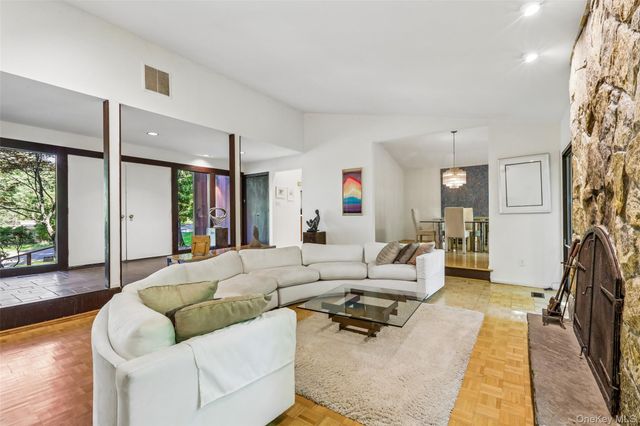 19 Rolling Way, New City, NY 10956