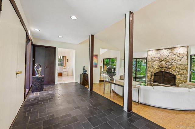 19 Rolling Way, New City, NY 10956