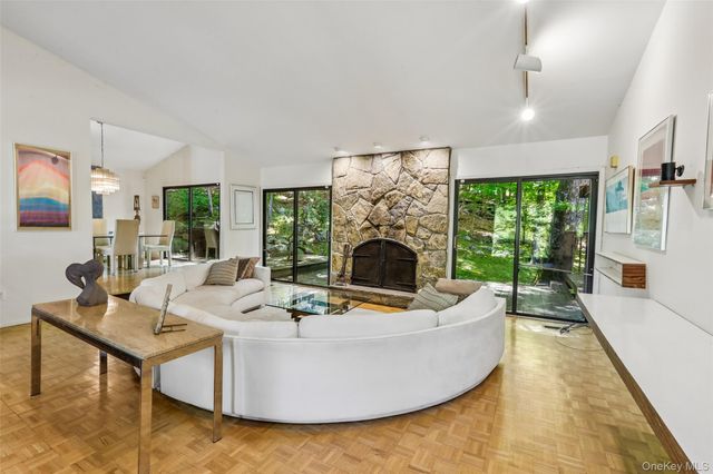 19 Rolling Way, New City, NY 10956