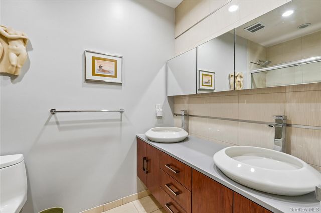 19 Rolling Way, New City, NY 10956