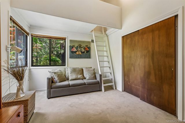 19 Rolling Way, New City, NY 10956