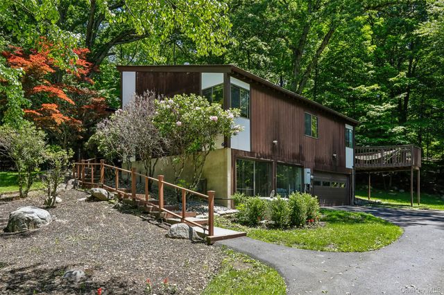 19 Rolling Way, New City, NY 10956
