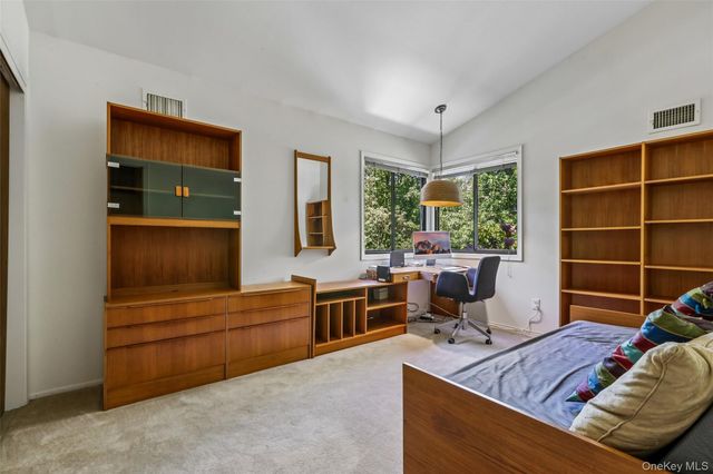 19 Rolling Way, New City, NY 10956
