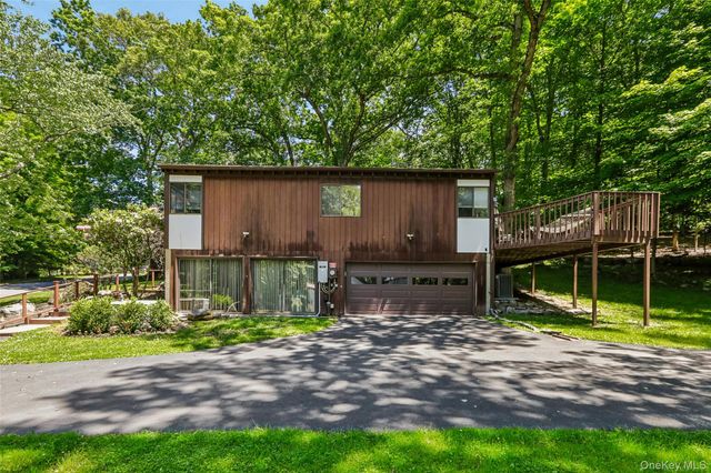19 Rolling Way, New City, NY 10956