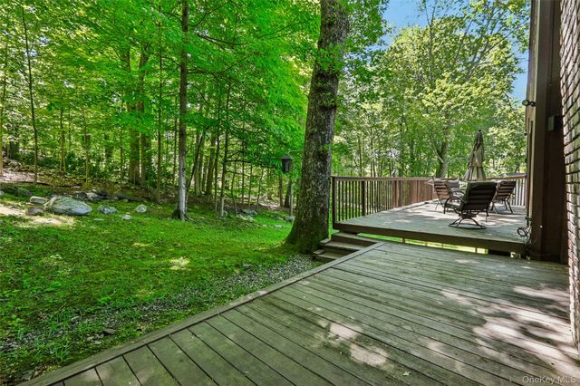19 Rolling Way, New City, NY 10956