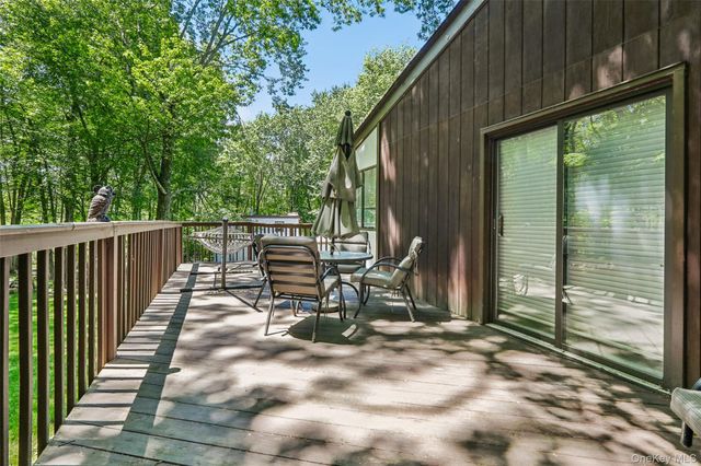 19 Rolling Way, New City, NY 10956