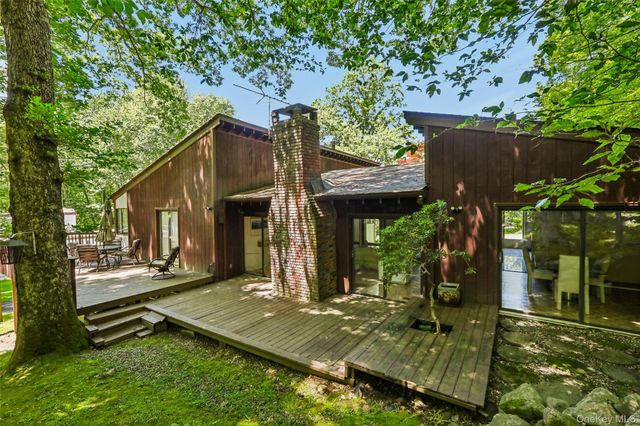 19 Rolling Way, New City, NY 10956