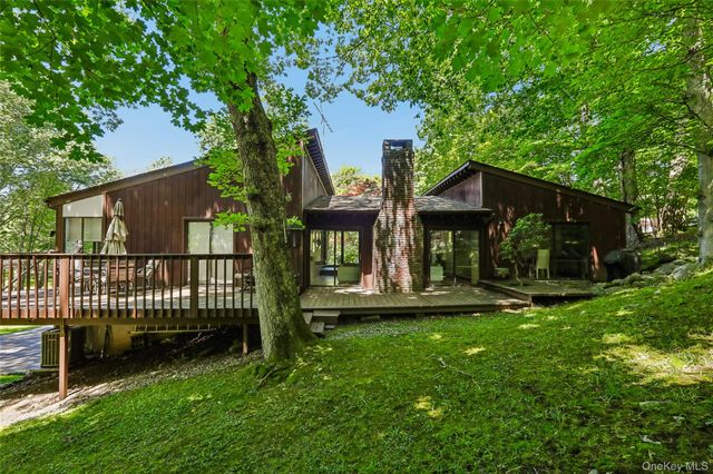 19 Rolling Way, New City, NY 10956