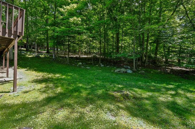 19 Rolling Way, New City, NY 10956