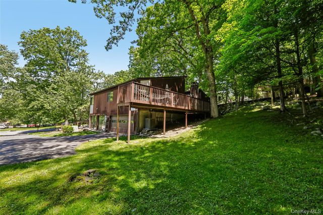 19 Rolling Way, New City, NY 10956