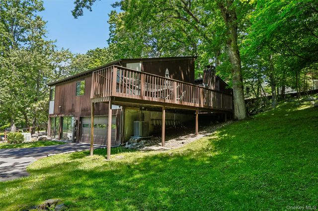 19 Rolling Way, New City, NY 10956