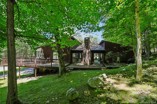 19 Rolling Way, New City, NY 10956