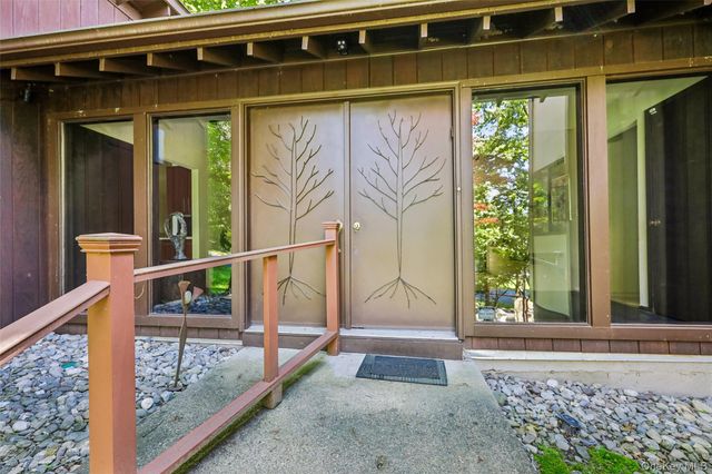 19 Rolling Way, New City, NY 10956