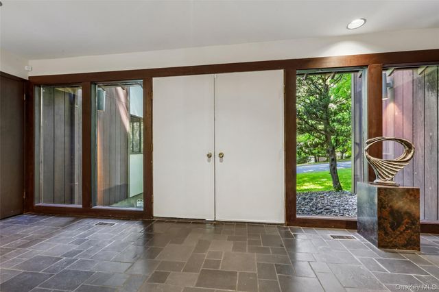 19 Rolling Way, New City, NY 10956