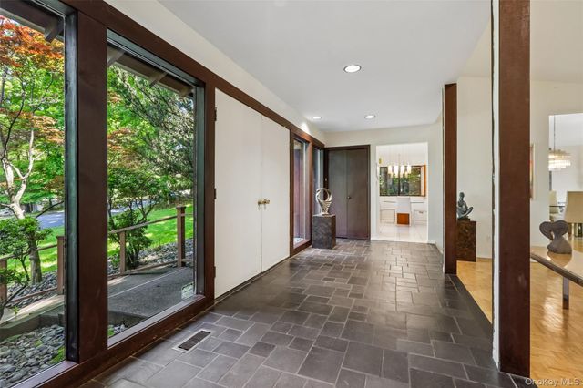 19 Rolling Way, New City, NY 10956