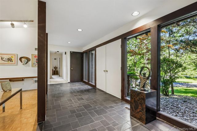 19 Rolling Way, New City, NY 10956