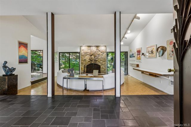 19 Rolling Way, New City, NY 10956