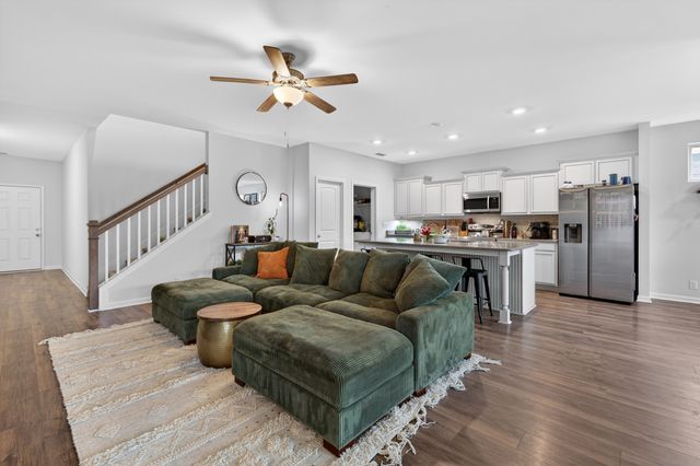 3664 Stormy Ln, Rockvale, TN 37153