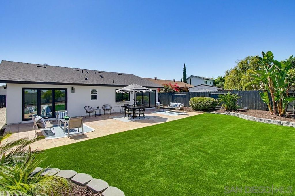 Image 12 of property listing at 7415 Bovet Way, San Diego, CA 92122