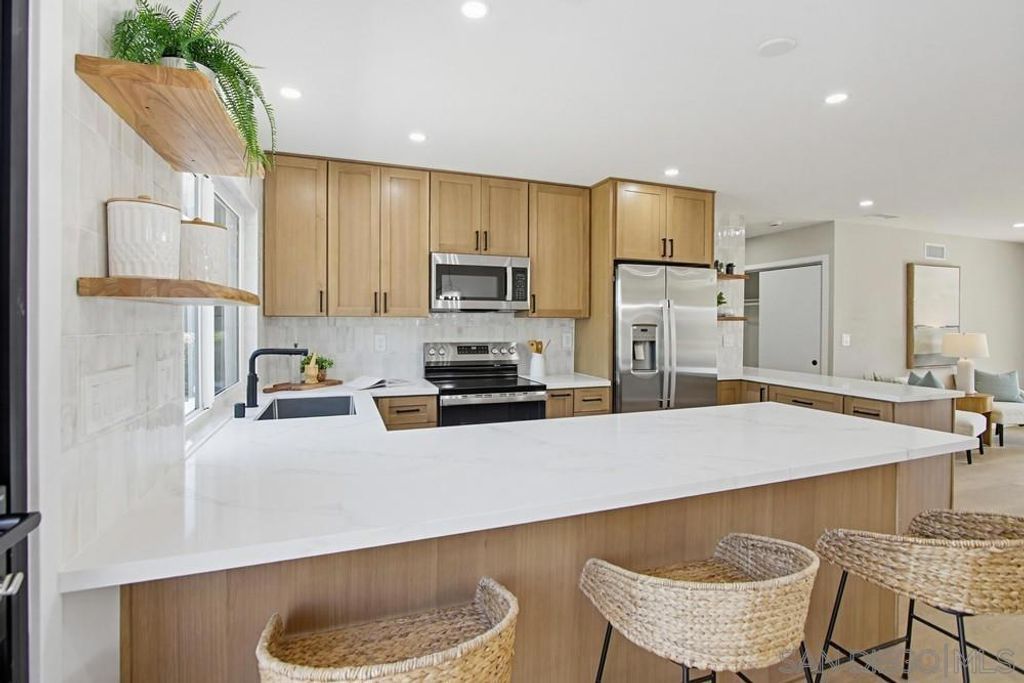 Image 14 of property listing at 7415 Bovet Way, San Diego, CA 92122