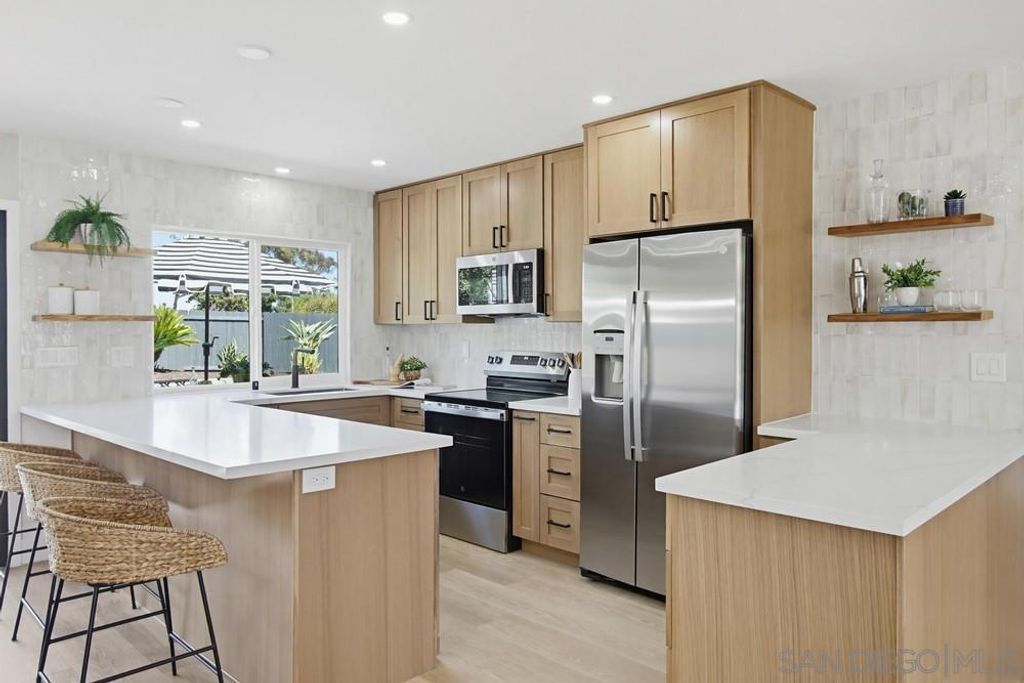 Image 15 of property listing at 7415 Bovet Way, San Diego, CA 92122