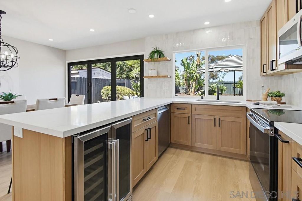Image 16 of property listing at 7415 Bovet Way, San Diego, CA 92122