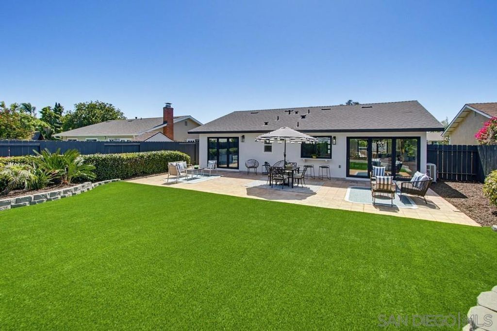 Image 4 of property listing at 7415 Bovet Way, San Diego, CA 92122