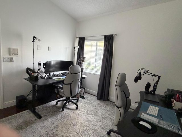 1101 Wilshire Circle E, Pembroke Pines, FL 33027