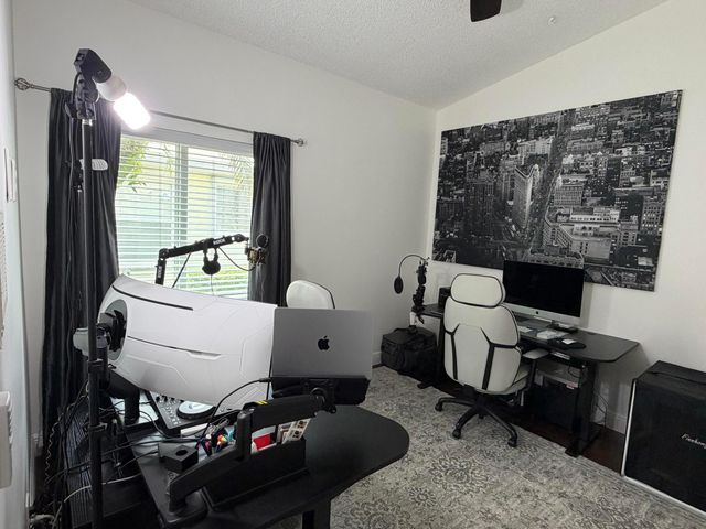 1101 Wilshire Circle E, Pembroke Pines, FL 33027