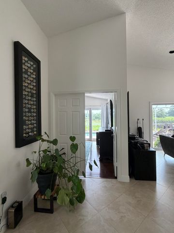 1101 Wilshire Circle E, Pembroke Pines, FL 33027