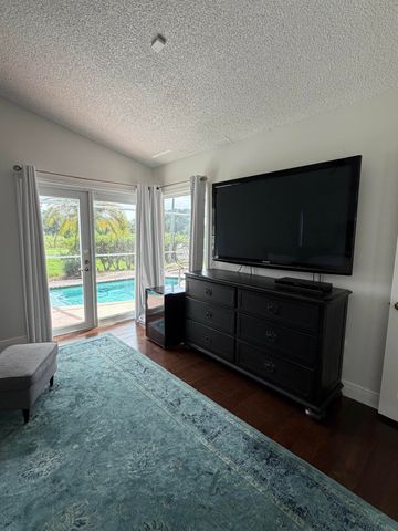 1101 Wilshire Circle E, Pembroke Pines, FL 33027