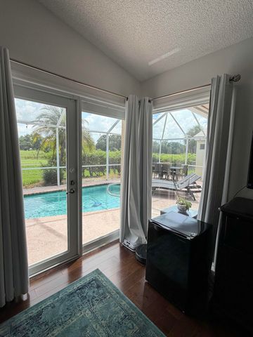 1101 Wilshire Circle E, Pembroke Pines, FL 33027