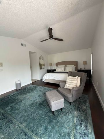 1101 Wilshire Circle E, Pembroke Pines, FL 33027