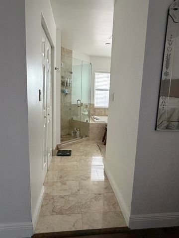 1101 Wilshire Circle E, Pembroke Pines, FL 33027