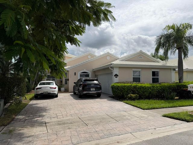 1101 Wilshire Circle E, Pembroke Pines, FL 33027