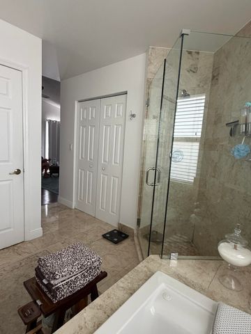 1101 Wilshire Circle E, Pembroke Pines, FL 33027