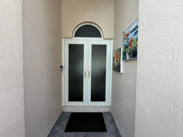 1101 Wilshire Circle E, Pembroke Pines, FL 33027