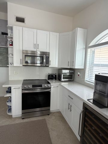 1101 Wilshire Circle E, Pembroke Pines, FL 33027