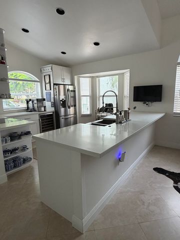 1101 Wilshire Circle E, Pembroke Pines, FL 33027