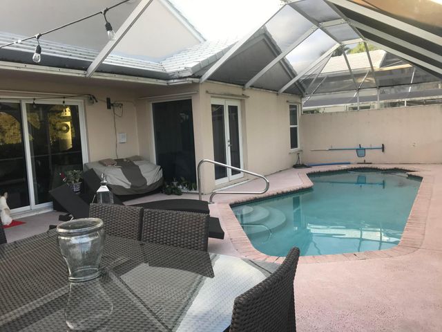 1101 Wilshire Circle E, Pembroke Pines, FL 33027