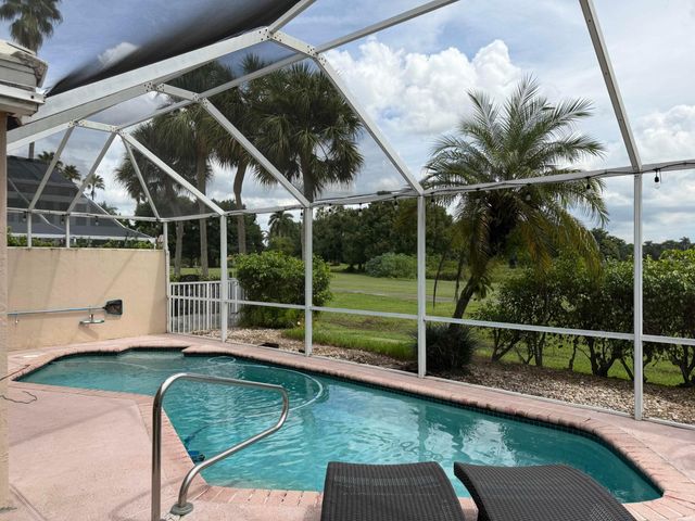 1101 Wilshire Circle E, Pembroke Pines, FL 33027