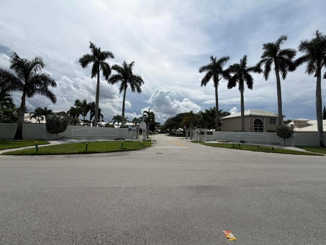 1101 Wilshire Circle E, Pembroke Pines, FL 33027