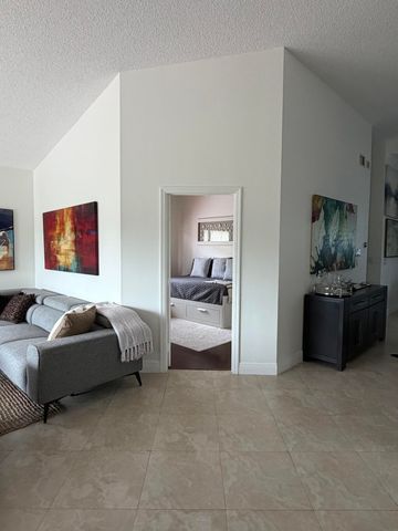 1101 Wilshire Circle E, Pembroke Pines, FL 33027