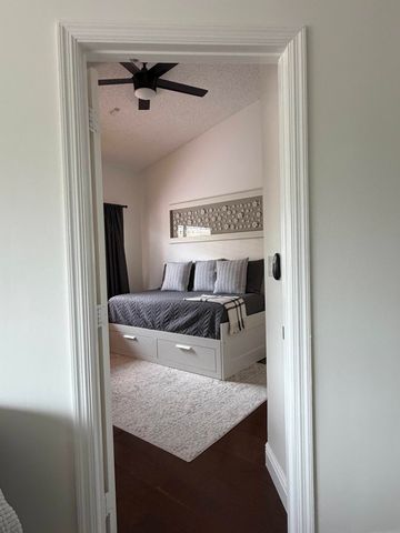 1101 Wilshire Circle E, Pembroke Pines, FL 33027