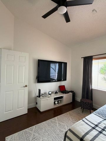 1101 Wilshire Circle E, Pembroke Pines, FL 33027