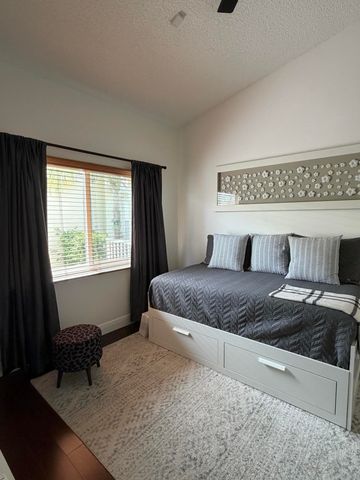 1101 Wilshire Circle E, Pembroke Pines, FL 33027