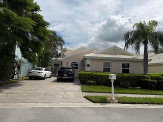 1101 Wilshire Circle E, Pembroke Pines, FL 33027