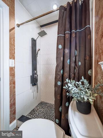 5 CHEROKEE DR, Pennington, NJ 08534